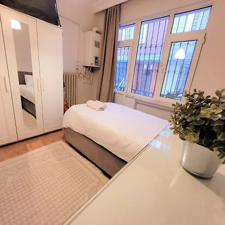 Taksim Bright 2br Apt Balcony, Cozy Interiors דירה *