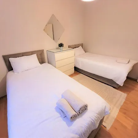 Taksim Bright 2br Apt Balcony, Cozy Interiors *