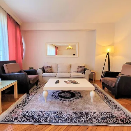 Taksim Bright 2br Apt Balcony, Cozy Interiors * 伊斯坦布尔